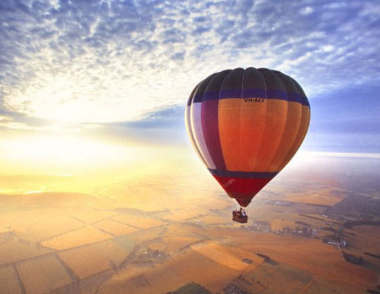 5 places to enjoy balloon safaris around the world,best hot air balloon rides in the world,hot air balloon ride,yarra valley,dubai desert conservation reserve,albuquerque,angkor,bagan,adventure activities