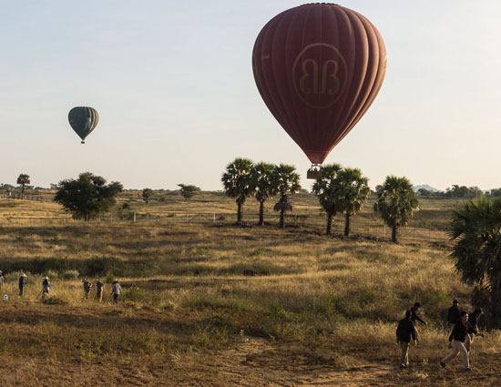 5 places to enjoy balloon safaris around the world,best hot air balloon rides in the world,hot air balloon ride,yarra valley,dubai desert conservation reserve,albuquerque,angkor,bagan,adventure activities