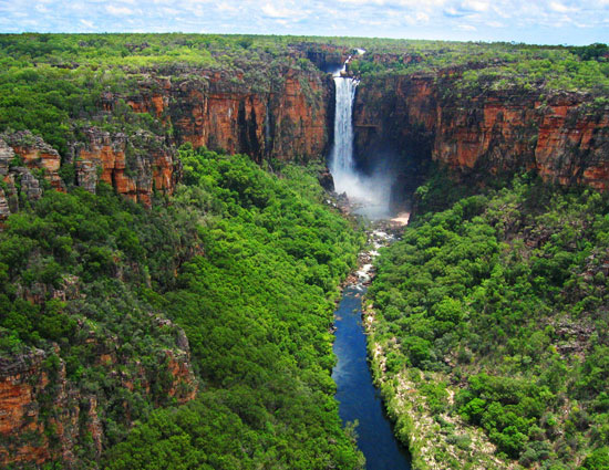 switzerland,new zealand,5 most visited national park in the world,national parks,animals,kakadu national park,australia,fiordland national park,swiss national park,banff national park,canada,yosemite national park,united states