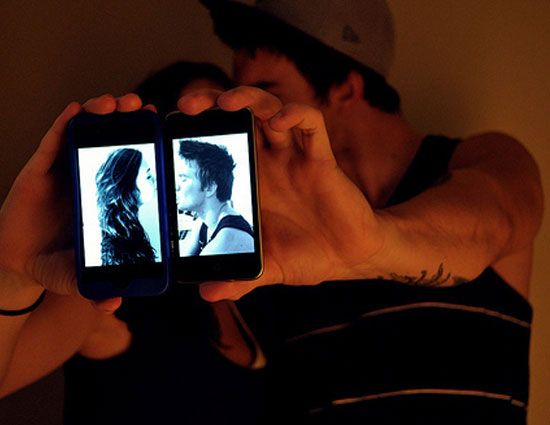 mates and me,5 ways to keep the spark maintain in long distance,long distance relationship,how to maintain long distance relationship,intimacy in long distance relationship