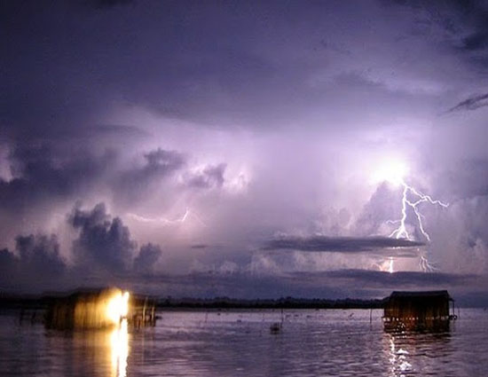 विश्व के 5 रहस्यमय स्थान india tourism,worlds most mysterious places,tourism,blood falls,eternal falls,death valley,relampago del