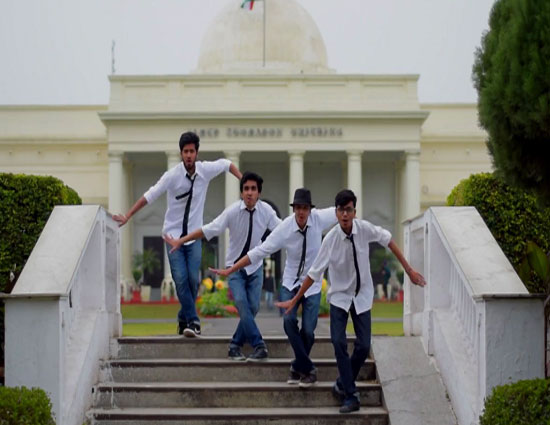 IIT रूडकी के इन छात्रों का मजेदार वीडियो ज़रूर  देखें आप