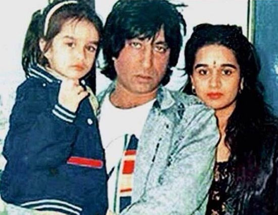 Bollywood stars,deepika padukone,sanjay dutt,shraddha kapoor,alia bhatt,childhood pictures of bollywood stars,childhood pictures,shah rukh khyan,aishwarya rai