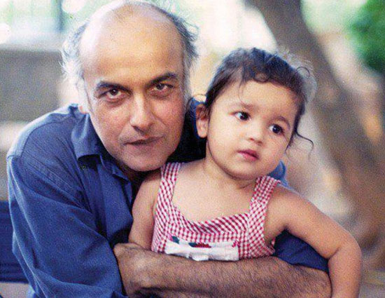 Bollywood stars,deepika padukone,sanjay dutt,shraddha kapoor,alia bhatt,childhood pictures of bollywood stars,childhood pictures,shah rukh khyan,aishwarya rai