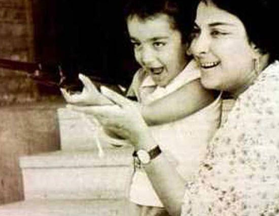 Bollywood stars,deepika padukone,sanjay dutt,shraddha kapoor,alia bhatt,childhood pictures of bollywood stars,childhood pictures,shah rukh khyan,aishwarya rai