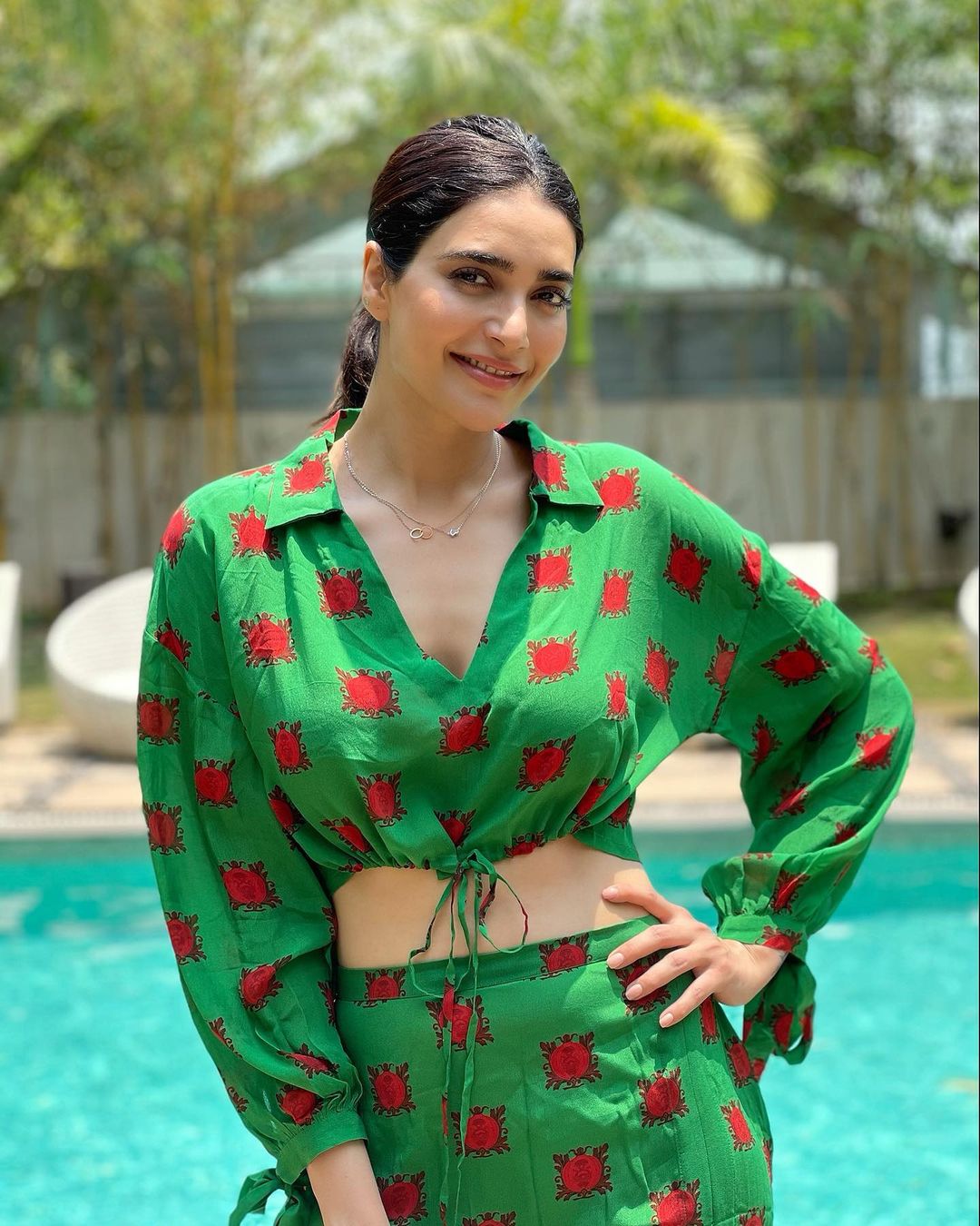 गर्मियों में करिश्मा तन्ना का यह ग्रीन आउटफिट ला रहा बहार, फैंस खूब कर रहे पसंद fashion tips,celebrity fashion,karishma tanna,karishma tanna summer look