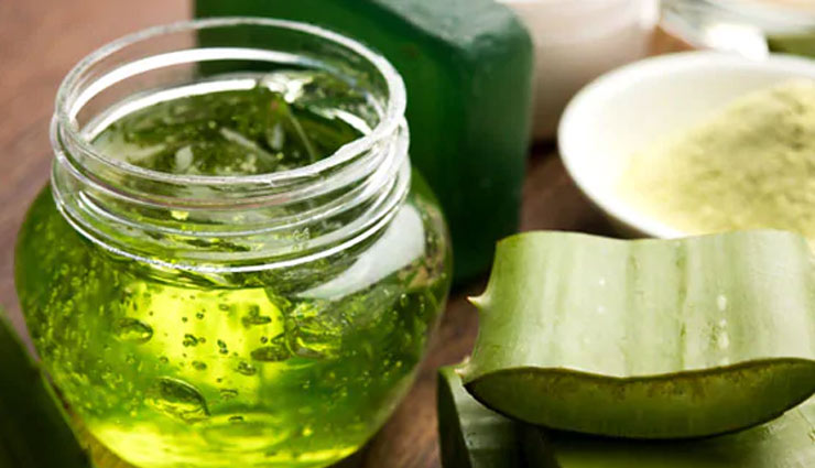 chapped lips,lips,home care lips,dry lips,bite,gulab ki pankhidiya,honey,aloe vera juice,water,crack lips,beauty article in hindi