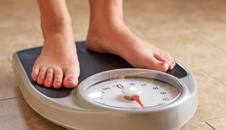 योग अपनाएं लोग! इन चार आसनों से कम होगा वजन और दूर भागेगा तनाव, जानें तरीका
