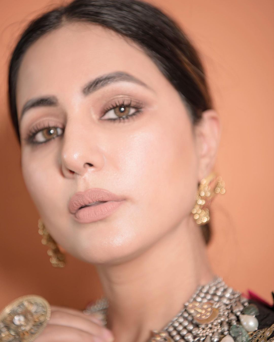 fashion tips,celebrity fashion,hina khan fashion,heavy embroidered kurta