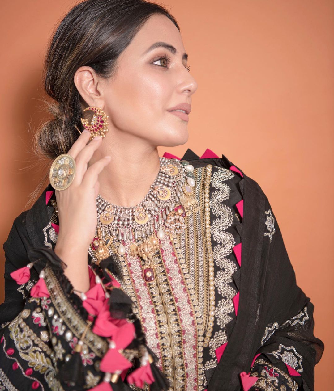 fashion tips,celebrity fashion,hina khan fashion,heavy embroidered kurta