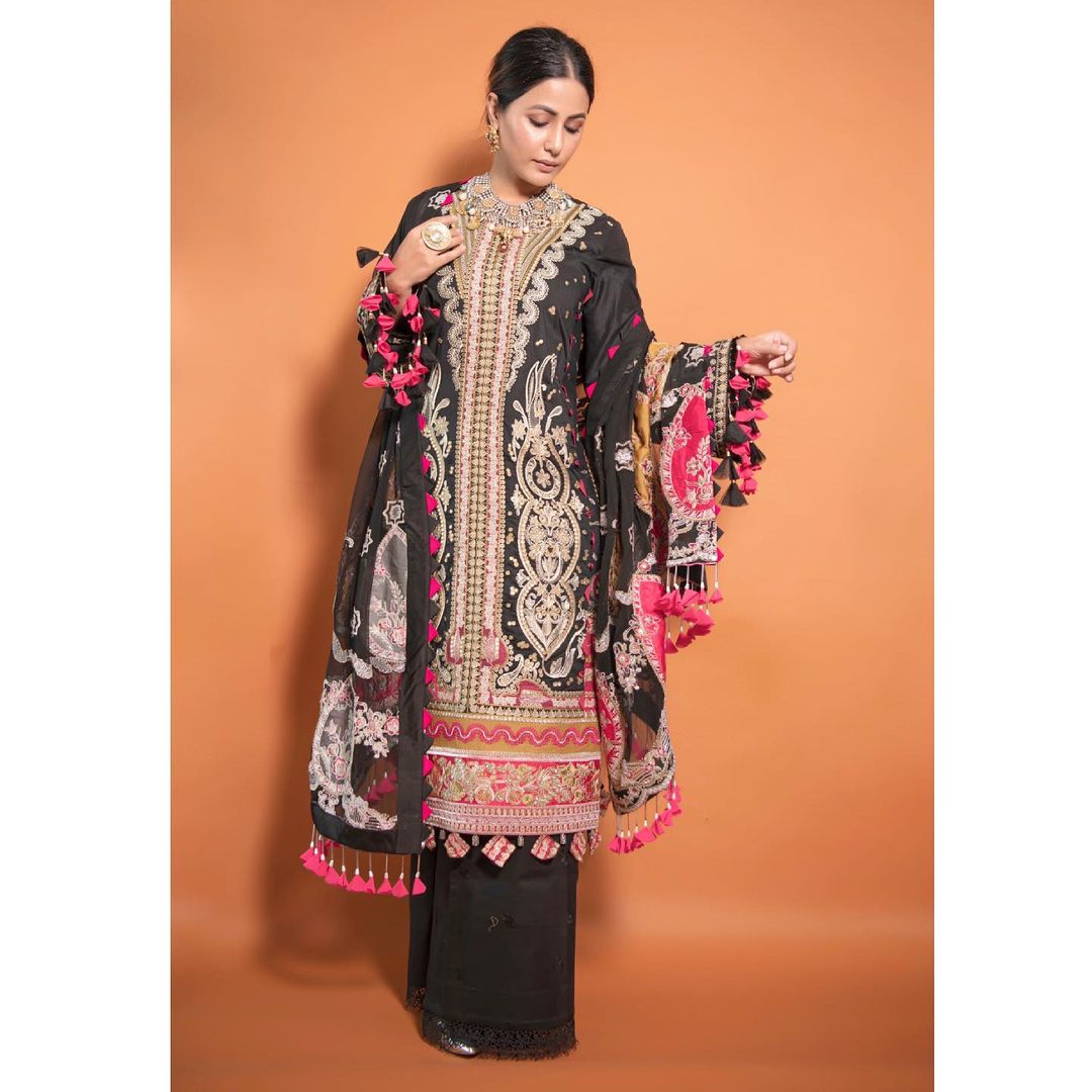 fashion tips,celebrity fashion,hina khan fashion,heavy embroidered kurta