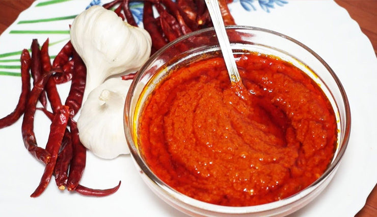 खाने का जायका कई गुना बढ़ा देती है लहसुन की चटनी, ऐसे तैयार कर लूटें वाहवाही!
