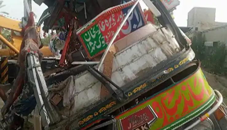 pakistan,road accident,road accident in pakistan,pakistan news