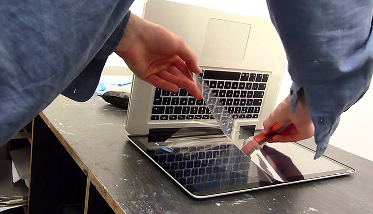 tips to prevent digital eye strain,reduce eye strain from screens,eye strain prevention tips,digital strain relief,protect eyes from screens,digital eye health,screen time eye care,eyes and digital devices,healthy eyes with screens,eye strain remedies