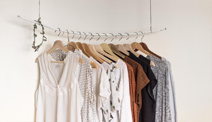 पुराने कपड़ों की रंगत बढ़ाने के लिए ये तरीके आएंगे आपके काम
old clothes,t shirt,fabric stickers,floral print,trendy outfit,fabric tape,cotton,polka dot print,fashion news in hindi