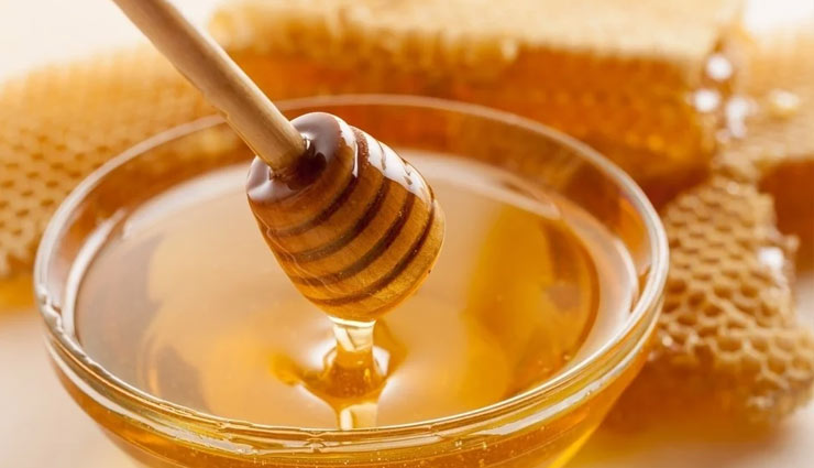 chapped lips,lips,home care lips,dry lips,bite,gulab ki pankhidiya,honey,aloe vera juice,water,crack lips,beauty article in hindi