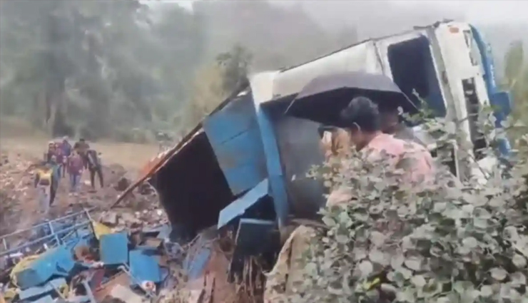 ओडिशा: 20 फुट गहरी खाई में गिरा ट्रक, 6 मरे, 11 की हालत गम्भीर