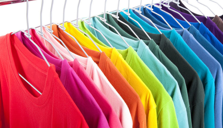 पुराने कपड़ों की रंगत बढ़ाने के लिए ये तरीके आएंगे आपके काम
old clothes,t shirt,fabric stickers,floral print,trendy outfit,fabric tape,cotton,polka dot print,fashion news in hindi