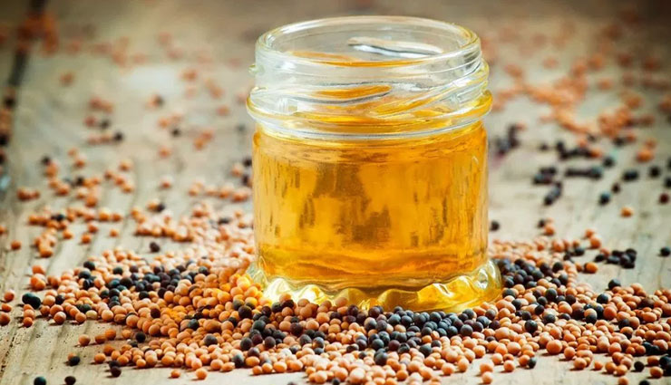 chapped lips,lips,home care lips,dry lips,bite,gulab ki pankhidiya,honey,aloe vera juice,water,crack lips,beauty article in hindi