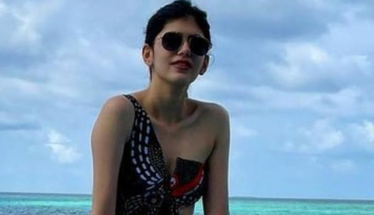 sanjana sanghi,actress sanjana sanghi,sanjana birthday,sanjana photo,sanjana fans,sanjana del bechara,bollywood news in hindi