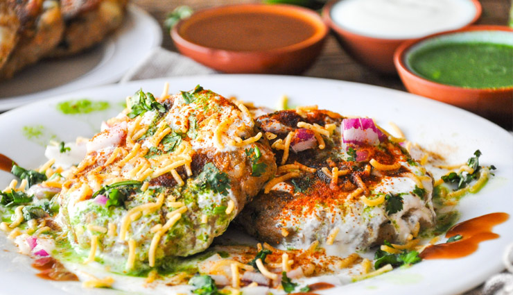 स्ट्रीट फूड में पसंदीदा जायकों में से एक है 'आलू टिक्की चाट', स्वाद चुटकियों में बना देती चटपटा, ये है रेसिपी
