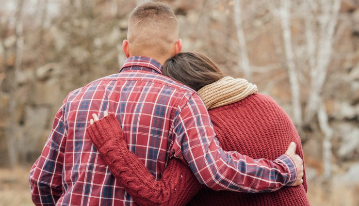 बना रहे हैं अपने पार्टनर को स्पेशल गिफ्ट देने का प्लान! आपके पास हैं ये 6 चॉइस... special gift,partner,husband,wife,valentines day,luxry barth and body spa hamper,favorite activity membership,personalized jewellery,limited edition books,ceramic articles,smartwatch