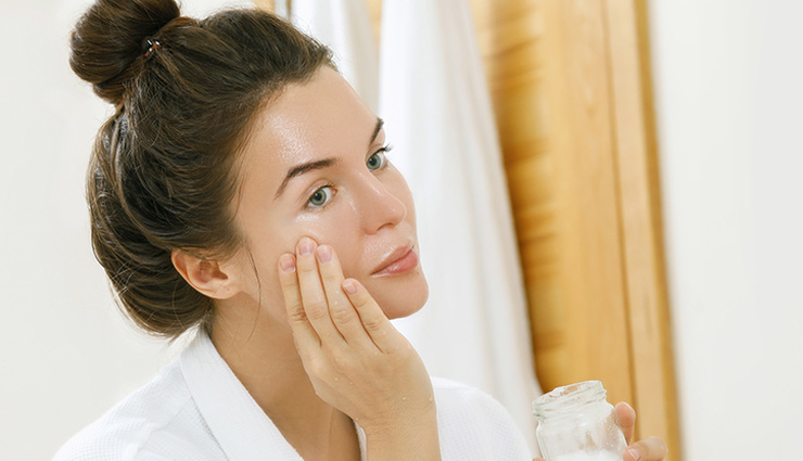 नारियल तेल सहित इन 5 चीजों के उपयोग से खिली-खिली दिखती है त्वचा