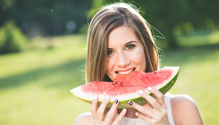 तरबूज का जूस : ठंडक प्रदान कर आपको रखे खुश, विषैले तत्वों को निकाले बाहर, इन अंगों का यार... watermelon juice,whole body,watermelon,skin,digestion,weight,kidney,asthama,health news in hindi