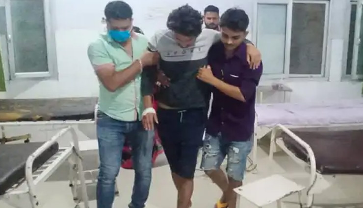 उत्तर प्रदेश: बीयर पीने की सजा, पुलिस वालों ने दो दिन तक युवक की करी पिटाई; 1 लाख रुपए लेकर छोड़ा