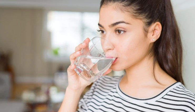 skin,skincare,skincare mistakes,glowing skin,skin nutrition,healthy food,junk food,fast food,moisturizer,cleansing,exercise,water,beauty article in hindi