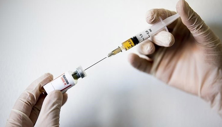 वैक्सीनेशन के नाम पर सामने आई बड़ी गड़बड़ी! भोपाल में एक ही आधार नंबर पर 16-16 लोगों का टीकाकरण