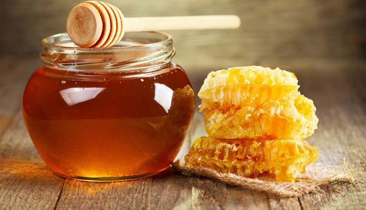 बुखार में रोगी को ऊर्जा देने के लिए खिलाया जाता है शहद, प्रदान करता है दीर्घायु...
