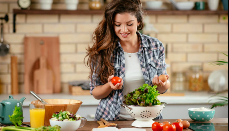 विषैले पदार्थों को बाहर निकालने के साथ मेटाबॉलिज्म को बढ़ावा देते हैं ये 5 डिटॉक्स ड्रिंक्स