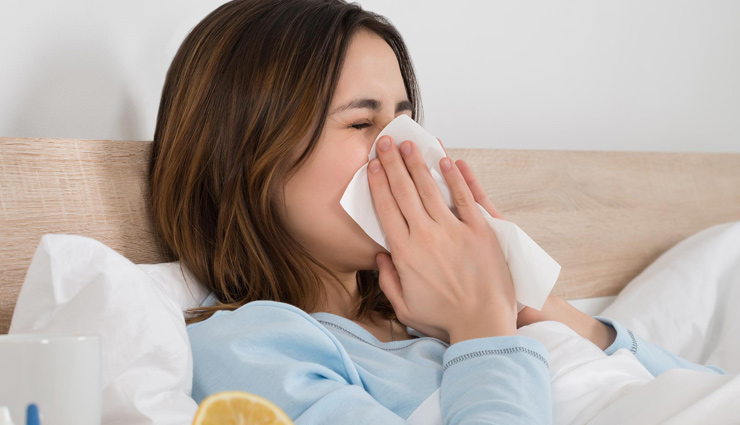 सर्दी-जुकाम से हैरान-परेशान! घरेलू उपचार में हल्दी-तुलसी सहित ये चीजें ऐसे बनेगी मददगार
