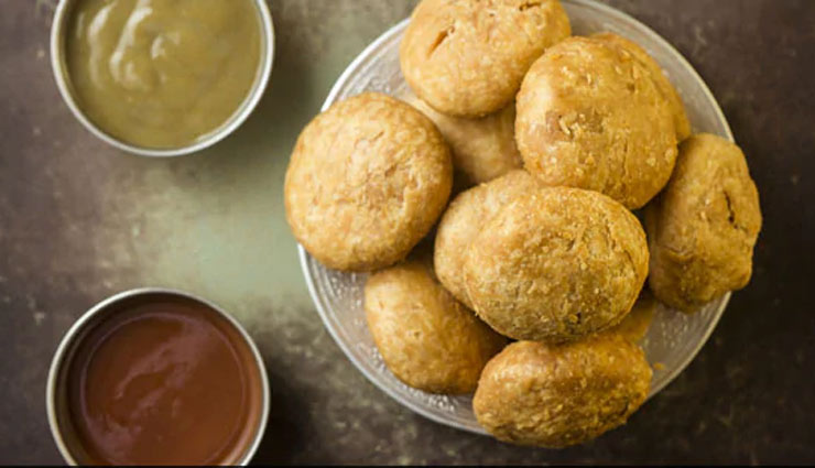 masala kachori,masala kachori recipe,breakfast,maida,ingredients,oil,salt,stuffing,recipe in hindi