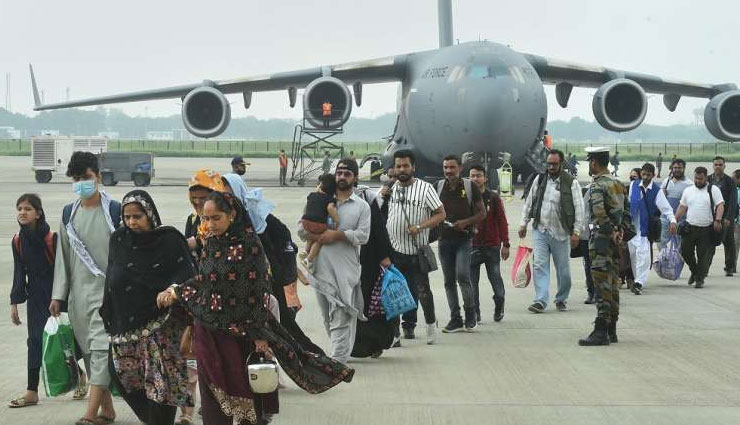वतन वापसी: काबुल से निकाले गए 24 भारतीयों समेत 35 लोग हिंडन एयरबेस पहुंचे