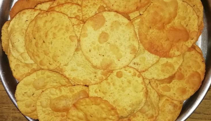 बेसन पपड़ी होती है क्रिस्पी और स्पाइसी, डिनर पार्टी में चटनी के साथ करें सर्व, यहां सीखें बनाना