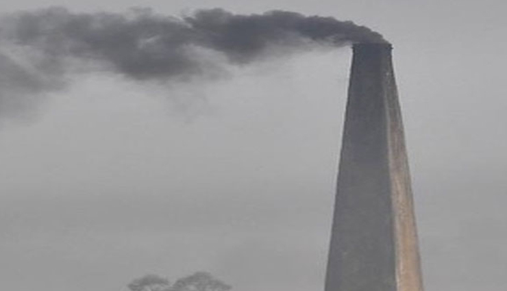 ईंट भट्टे पर चिमनी गिरने से तीन लोगों की मौत, 35 गंभीर रूप से घायल