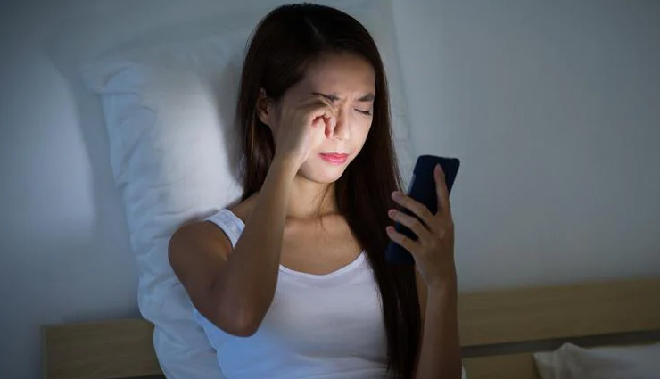 yoga,exercise,eye care,eyes,shavasana,sukhasana,alarm clock,smartphone,health news in hindi