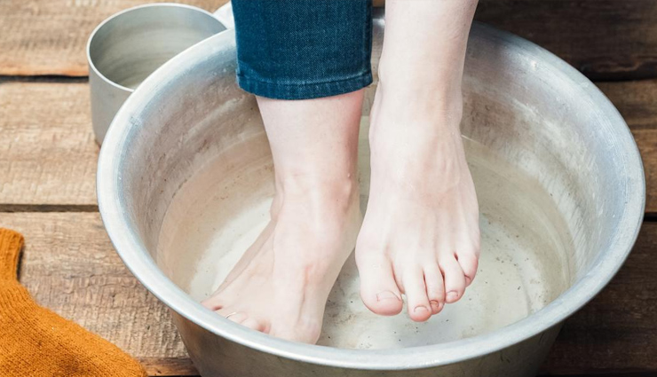 तलवों को रगड़कर धोएं और फिर चैन की नींद सोएं... यूं करें पैरों की सही देखभाल
feet,sleeping at night,sleep,sole,legs,digestion,energy,sole acupressure,health news in hindi