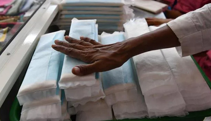 periods,heavy flow,manage heavy flow,sanitary pads,napkin,crams,rashes,infection,monsoon,health news in hindi