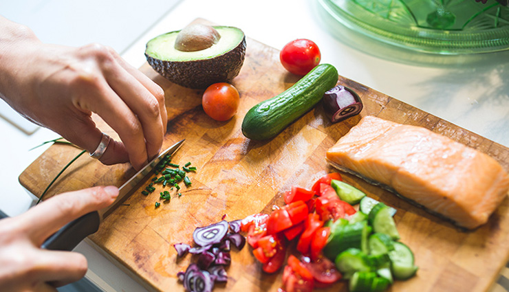 periods,heavy flow,manage heavy flow,sanitary pads,napkin,crams,rashes,infection,monsoon,health news in hindi