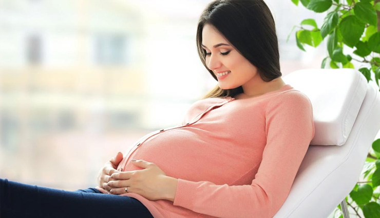 प्रेग्नेंसी के बारे में किसे-कब बताएं? इस आर्टिकल में मिलेगा आपको इन सवालों का जवाब
