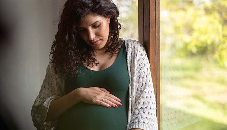 pregnancy announcement time,pregnancy,wife,husband,pregnant lady,office,relationship news in hindi