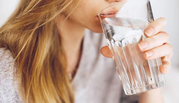 stomach pain. abdominal pain,stomach,belly,digestion,water,fast food,health article in hindi