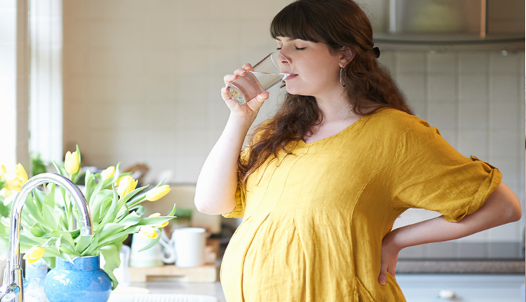 pregnancy announcement time,pregnancy,wife,husband,pregnant lady,office,relationship news in hindi