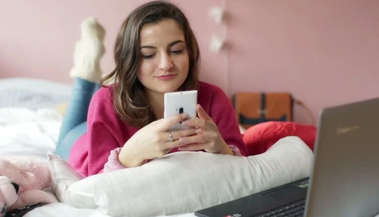 लगातार स्क्रीन देखने से कमजोर हो रही नजर, इन तरीकों से बढ़ाएं आंखों की रोशनी
