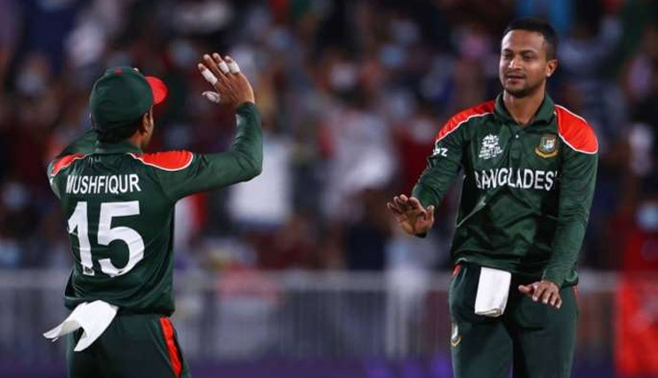 T20 विश्व कप : स्कॉटलैंड से हारा बांग्लादेश, शाकिब बने नं.1 गेंदबाज, पृथ्वी ने खरीदी BMW
t20 world cup,bangladesh,scotland,shakib al hasan,prithvi shaw,bangladesh vs scotland,sports news in hindi