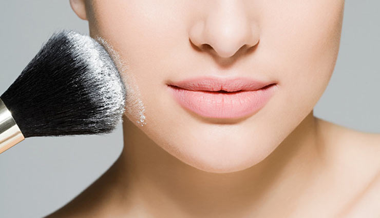 oily skin,makeup tips,oily skin makeup tips,pimples,foundation,concealer,translucent powder,spray,lipstick,eye shadow,beauty article in hindi