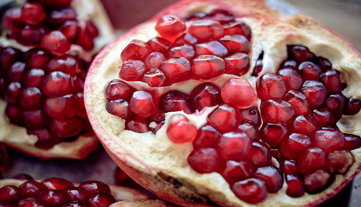 खूबियों का खजाना है अनार, पेट में कीड़ों का करे खात्मा, गंजेपन की समस्या होती दूर, देखें...
